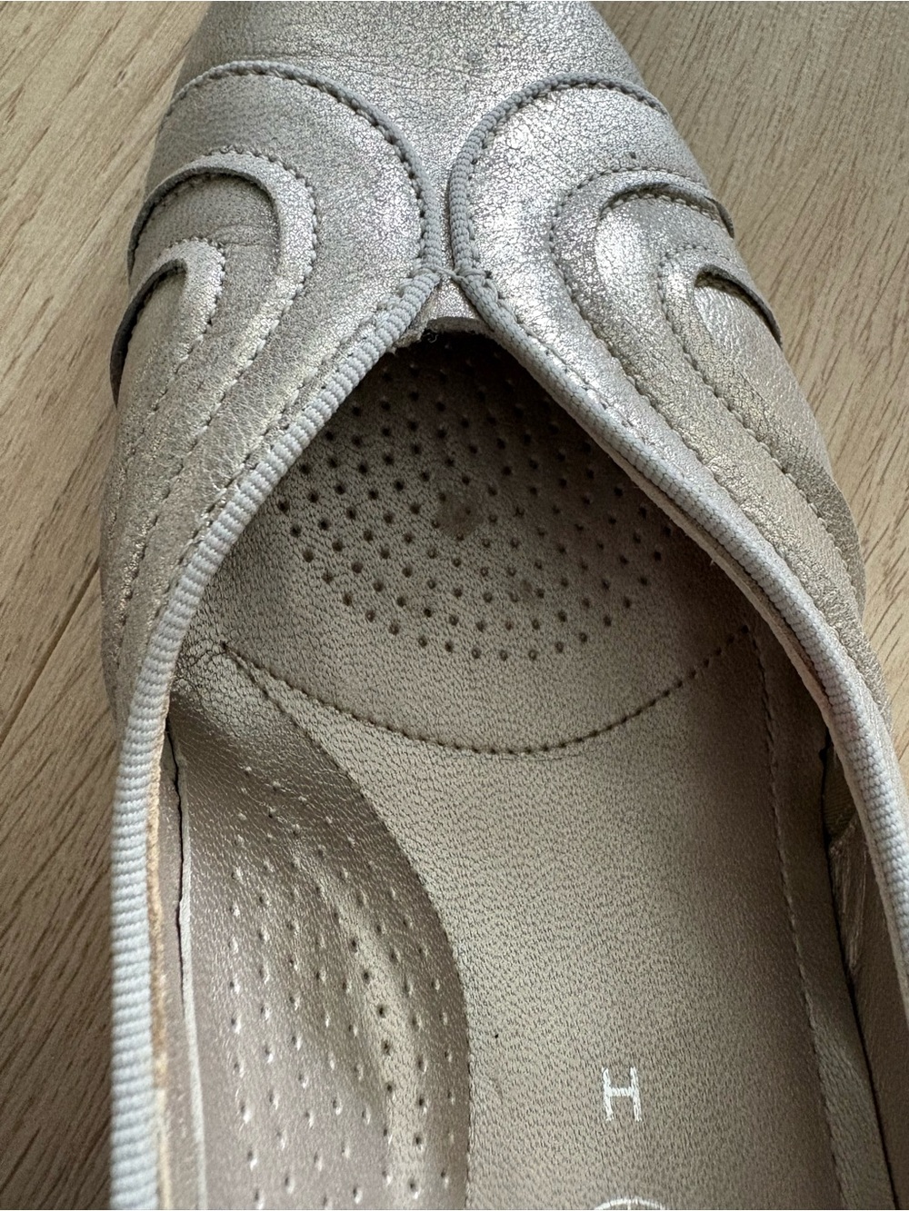 Ara Silver Leather Comfort Low Heels - Picture 13 of 15